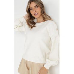 Biały Sweter z Bufiastym Rękawem i Guzikami na Ramionach Holt. Białe swetry Born2be, s, z aplikacjami, z dzianiny, eleganckie, bez ramiączek. W wyprzedaży za 95.99 zł.