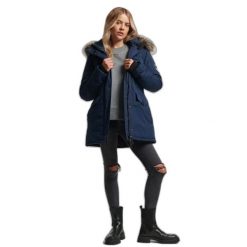 Parka damska Superdry Ashley Everest. Niebieskie płaszcze Superdry, na zimę, bez wzorów, bez kaptura. Za 786.60 zł.