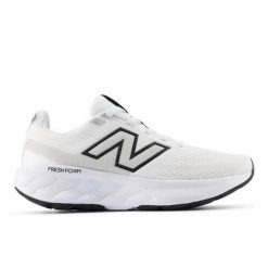 Buty do biegania damskie New Balance Fresh Foam 520 V9. Białe buty do biegania New Balance, bez wzorów, z materiału, bez zapięcia, do biegania. Za 333.95 zł.