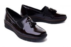 RIEKER 53751-35 red, półbuty/mokasyny damskie. Czerwone mokasyny Rieker, bez wzorów, z gumy. Za 299.90 zł.