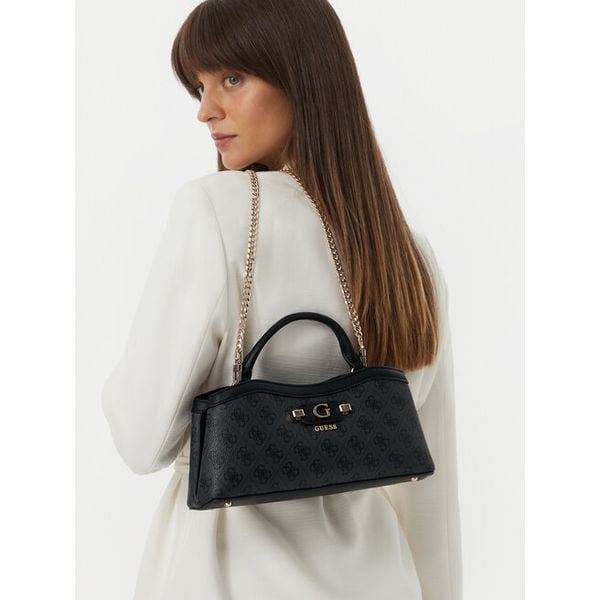 Torebka Guess. Czarne torebki klasyczne Guess, z aplikacjami, bez dodatków. Za 584.99 zł.