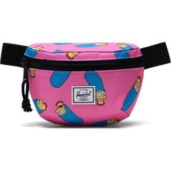 Herschel nerka X The Simpsons kolor różowy. Czerwone nerki i saszetki Herschel, bez wzorów, bez dodatków. Za 189.99 zł.
