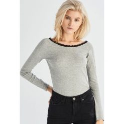 Bluzka z koronką - Jasny szar. Bluzki marki Sinsay. Za 29.99 zł.