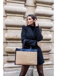 Victor & Hugo Paris Skórzana torebka "Nina" w kolorze beżowym - 37 x 27 x 12 cm rozmiar: onesize. Brązowe torebki klasyczne Victor & Hugo Paris, bez wzorów, z materiału, przez ramię, bez dodatków. Za 326.99 zł.