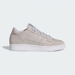 Buty Rapid Court Low. Białe buty sportowe lifestyle adidas, bez wzorów, retro, przed kostkę, bez zapięcia. W wyprzedaży za 235.80 zł.