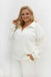 Oversizowa prążkowana bluza Good Day Ahead z kołnierzem i zamkiem w kolorze ecru Plus Size Oversize. Białe bluzy Moda Size Plus Iwanek, l, bez wzorów, z dzianiny, bez kaptura, trekkingowe. Za 219.90 zł.