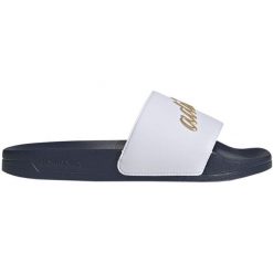 Klapki adidas Adilette Shower W GZ5930 białe. Białe klapki bez wzorów, z syntetyku, sportowe, bez obcasa, bez zapięcia. Za 211.55 zł.