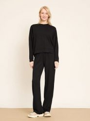 BGN 2-częściowy zestaw w kolorze czarnym rozmiar: 34. Czarne spodnie dresowe BGN, bez wzorów, z dresówki. Za 165.99 zł.