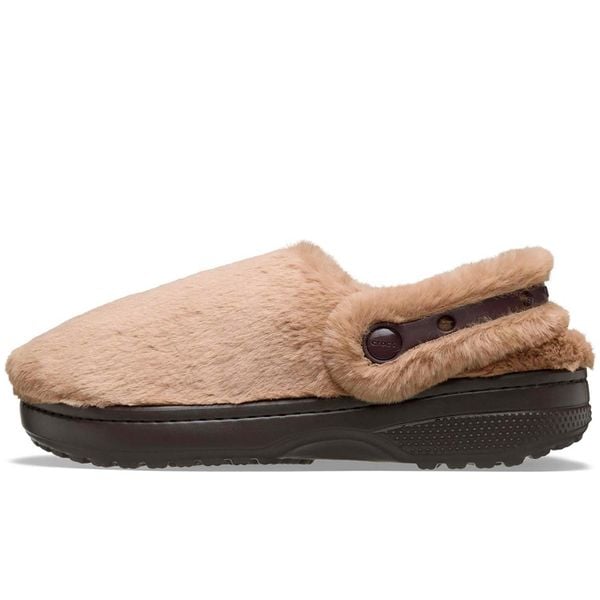 Klasyczne, Niezapomniane Kapcie Crocs Dorośli. Brązowe kapcie Crocs, bez wzorów, z futra. Za 231.99 zł.