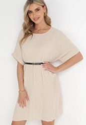 Beżowa Plisowana Sukienka Pudełkowa z Paskiem Savima. Brązowe sukienki Born2be, bez wzorów, bez kołnierzyka, bez ramiączek, mini, oversize. W wyprzedaży za 69.99 zł.