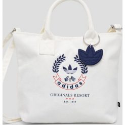 Adidas Originals torebka kolor biały. Białe listonoszki adidas Originals, bez wzorów, na ramię, bez dodatków. Za 249.99 zł.