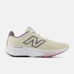 Buty biegowe damskie New Balance 520 Running (W5207J8). Żółte buty treningowe New Balance, bez wzorów, bez zapięcia. Za 309.00 zł.