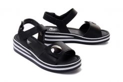 RIEKER V02S8-00 black, sandały damskie. Czarne sandały Rieker, bez wzorów, bez obcasa, bez zapięcia. Za 299.90 zł.