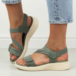 Zielone sandały damskie T.Sokolski L24-379. Zielone sandały Sokolski, bez wzorów, ze skóry, eleganckie, bez obcasa, bez zapięcia. Za 159.00 zł.