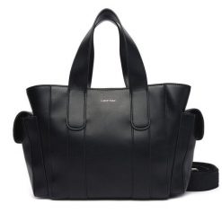 Torebka Calvin Klein. Czarne torebki klasyczne Calvin Klein, bez wzorów, klasyczne, bez dodatków. Za 449.99 zł.