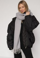 Ciemnoszary Klasyczny Szalik z Bawełny i Wiskozy z Frędzlami Vetilisa. Szare szaliki i kominy Born2be, bez wzorów, z bawełny, eleganckie. Za 39.99 zł.