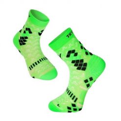 Fluorescencyjne zielone skarpetki uciskowe. Zielone skarpetki TRY TO FLY, bez wzorów. W wyprzedaży za 65.52 zł.