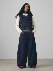 Levi's Dżinsy - Barrel fit - w kolorze granatowym rozmiar: W28/L32. Niebieskie jeansy Levi's, l, z aplikacjami, z bawełny, klasyczne, z podwyższonym stanem. Za 288.45 zł.