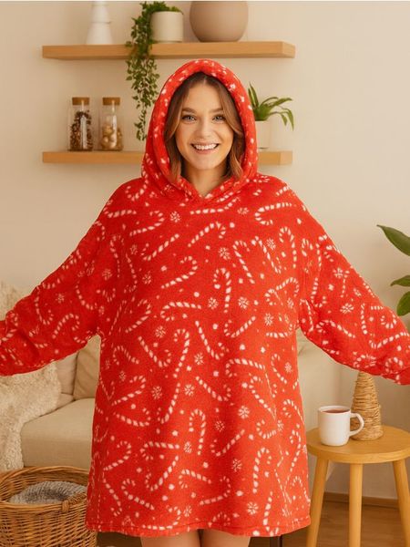 Bluza snuddie - czerwony. Czerwone bluzy Sinsay, bez wzorów, bez ramiączek, bez kaptura. Za 39.99 zł.