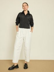 BGN Spodnie w kolorze kremowym rozmiar: 38. Brązowe spodnie materiałowe BGN, bez wzorów, z materiału. Za 121.99 zł.