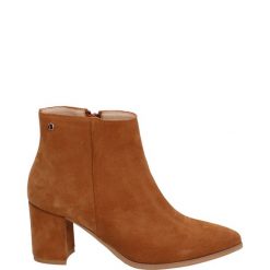 BRĄZOWE BOTKI 230 CAMOS CUOIO. Brązowe botki Venezia, bez wzorów, ze skóry, bez obcasa, bez zapięcia. Za 299.00 zł.