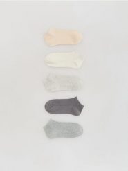 Krótkie skarpetki 5 pack - ciemnoszary. Szare skarpetki Reserved, bez wzorów. Za 49.99 zł.