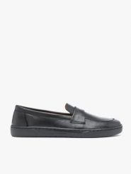 Czarne mokasyny barefoot. Czarne mokasyny Ryłko, bez wzorów, ze skóry, z okrągłym noskiem. Za 399.99 zł.