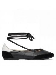 Patrizia Pepe Baleriny 8Z0123/L150-K103 Czarny. Czarne baleriny Patrizia Pepe, bez wzorów, ze skóry, bez obcasa, bez zapięcia. Za 919.99 zł.