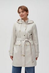 Parka z kapturem beżowa. Brązowe płaszcze MOODO, bez wzorów, z poliesteru, z kapturem. W wyprzedaży za 124.99 zł.