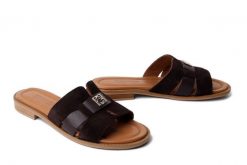 Artiker Relaks 58C2128 BROWN SUEDE, klapki damskie. Brązowe klapki Artiker Relaks, bez wzorów, z nubiku, bez obcasa, na płaskiej podeszwie, bez zapięcia. Za 194.90 zł.