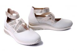 RIEKER REMONTE D2411-81 white combination, półbuty damskie. Brązowe półbuty wsuwane Rieker Remonte, na lato, bez wzorów, bez obcasa, na koturnie. Za 369.90 zł.