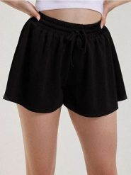 Szorty dresowe z luźnymi nogawkami soft touch - czarny. Czarne szorty sportowe Sinsay, bez wzorów, z dresówki. Za 39.99 zł.