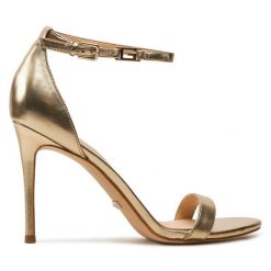 Sandały Guess. Żółte sandały Guess, z aplikacjami, bez obcasa, na szpilce, bez zapięcia. Za 839.99 zł.