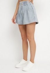 Jasnoniebieskie Szorty Jeansowe z Szeroką Nogawka i Wysokim Stanem Rinestra. Niebieskie szorty Born2be, bez wzorów, z bawełny, eleganckie. W wyprzedaży za 101.99 zł.
