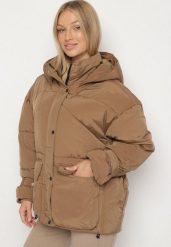 Brązowa Pikowana Kurtka Oversize z Kapturem i Paskami przy Rękawach Unitessa. Brązowe kurtki Born2be, bez wzorów, z jeansu, z kapturem. Za 279.99 zł.