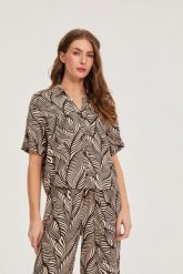 Wiskozowa koszula brązowa. Brązowe koszule MOODO, bez wzorów, z wiskozy, bez kołnierzyka, bez ramiączek. Za 99.99 zł.