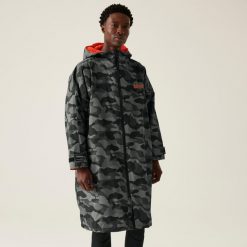 Wodoodporny szlafrok do przewijania dla dorosłych unisex. Brązowe kurtki przeciwdeszczowe Regatta, xl, bez wzorów, bez ramiączek. Za 329.99 zł.