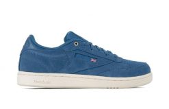 Buty na co dzień młodzieżowe REEBOK CLUB C 85 MCC skóra. Niebieskia buty treningowe Reebok, bez wzorów, z kauczuku, bez zapięcia, trekkingowe, Reebok Club. Za 214.00 zł.