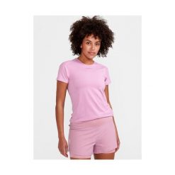 Damska koszulka o wąskim kroju Craft ADV Essence. Czerwone t-shirty sportowe Craft, bez wzorów, bez ramiączek, do biegania. W wyprzedaży za 125.55 zł.
