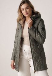 Zielona Pikowana Kurtka Przejściowa Parka z Kapturem o Długim Kroju z Ozdobą Isaline. Zielone płaszcze Born2be, l, z aplikacjami, z dresówki, klasyczne, z kapturem. Za 149.99 zł.