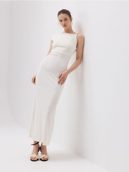 Sandały na szpilce - czarny. Czarne sandały Reserved, bez wzorów, z tkaniny, bez obcasa, na szpilce, bez zapięcia. W wyprzedaży za 89.99 zł.