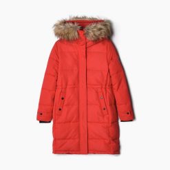 Czerwony płaszcz z kapturem - Rosso. Czerwone płaszcze Cropp, na zimę, l, z aplikacjami, z futra, z kapturem. W wyprzedaży za 159.99 zł.