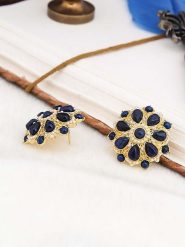 Pierres de Jade Pozłacane kolczyki-wkrętki z perłami i lapis lazuli rozmiar: onesize. Niebieskie kolczyki Pierres de Jade, z lazurytem, pozłacane. Za 69.99 zł.