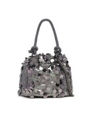 Guess Torebka HWEM95 38750 Srebrny. Szare kopertówki Guess, z aplikacjami, z tworzywa sztucznego, wizytowe, bez dodatków. Za 579.99 zł.