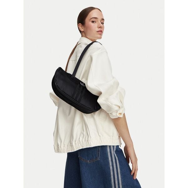 Torebka adidas. Czarne torebki klasyczne adidas, bez wzorów, klasyczne, bez dodatków. Za 179.99 zł.