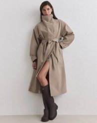 Damski płaszcz wodoodporny oddychający kawowy. Brązowe kurtki przeciwdeszczowe AIM'N, m, bez wzorów, z materiału, bez kaptura, trekkingowe. Za 859.00 zł.