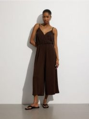 Kombinezon z modalem - brązowy. Brązowe kombinezony Reserved, l, bez wzorów, z tkaniny, bez kołnierzyka, bez ramiączek. W wyprzedaży za 69.99 zł.