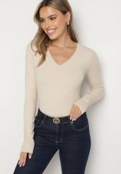 Beżowy Sweter Klasyczny z Trójkątnym Dekoltem z Domieszką Kaszmiru Taielle. Brązowe swetry Born2be, bez wzorów, z jeansu, biznesowe, bez ramiączek. Za 69.99 zł.