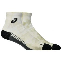 Skarpetki sportowe dla dorosłych Performance Run Quarter Sock. Brązowe skarpetki ASICS, bez wzorów, z materiału. Za 69.99 zł.