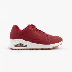 Buty na co dzień damskie SKECHERS UNO STAND ON AIR eko skóra. Czerwone buty sportowe lifestyle Skechers, bez wzorów, ze skóry, bez zapięcia, trekkingowe, skechers sport. Za 303.00 zł.